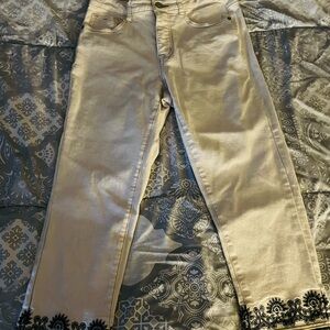 Tribal Jeans Audrey Embroidered Cuff Ecru Women’s Cropped Jeans Size 6